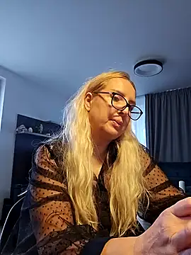 Snapshot of MariaRichi_ chatting on February 26, 2025, 7:20 am MariaRichi  online show from February 26, 2025, 7:20 am