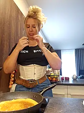 Snapshot of MariaRichi_ chatting on March 1, 2025, 9:51 am MariaRichi  online show from March 1, 2025, 9:51 am