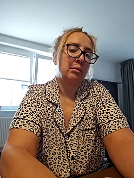 Snapshot of MariaRichi_ chatting on March 4, 2025, 7:19 am MariaRichi  online show from March 4, 2025, 7:19 am