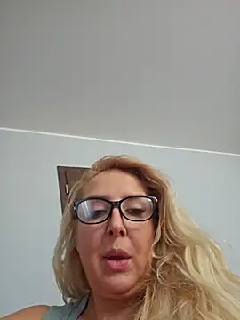 Snapshot of MariaRichi_ chatting on March 15, 2025, 10:57 am MariaRichi  online show from March 15, 2025, 10:57 am