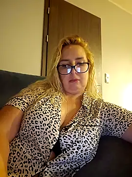 Snapshot of MariaRichi_ chatting on March 16, 2025, 7:49 pm MariaRichi  online show from March 16, 2025, 7:49 pm