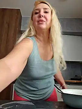 Snapshot of MariaRichi_ chatting on March 19, 2025, 10:44 am MariaRichi  online show from March 19, 2025, 10:44 am