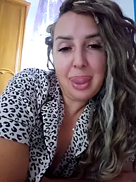 Snapshot of MariaRichi_ chatting on September 10, 2025, 7:30 am MariaRichi  online show from September 10, 2025, 7:30 am