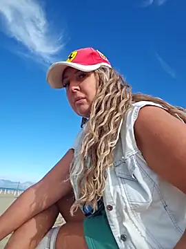 Snapshot of MariaRichi_ chatting on September 26, 2025, 7:34 am MariaRichi  online show from September 26, 2025, 7:34 am