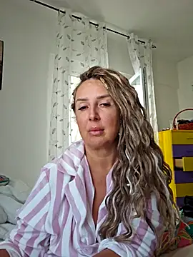 Snapshot of MariaRichi_ chatting on September 29, 2025, 6:51 am MariaRichi  online show from September 29, 2025, 6:51 am