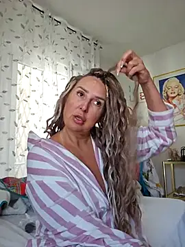 Snapshot of MariaRichi_ chatting on October 3, 2025, 7:16 am MariaRichi  online show from October 3, 2025, 7:16 am