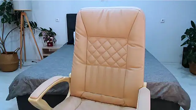 Snapshot of NaughtyNylonFeet chatting on November 6, 2025, 2:12 am NaughtyNylonFeet online show from November 6, 2025, 2:12 am