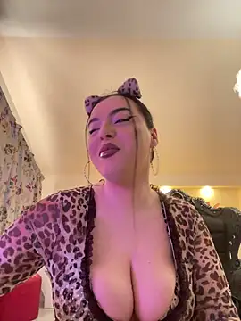 KeiraDark online show from May 1, 2026, 4:17 am