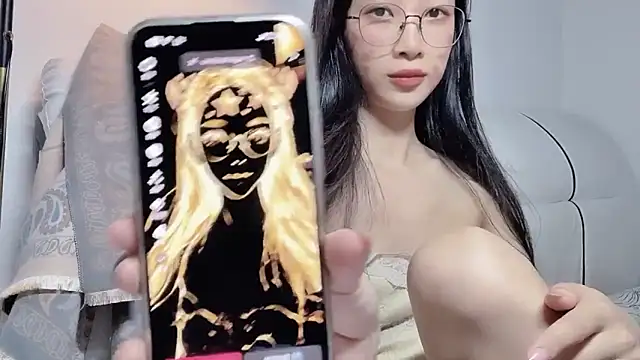 Lili-2 online show from May 14, 2026, 3:19 pm