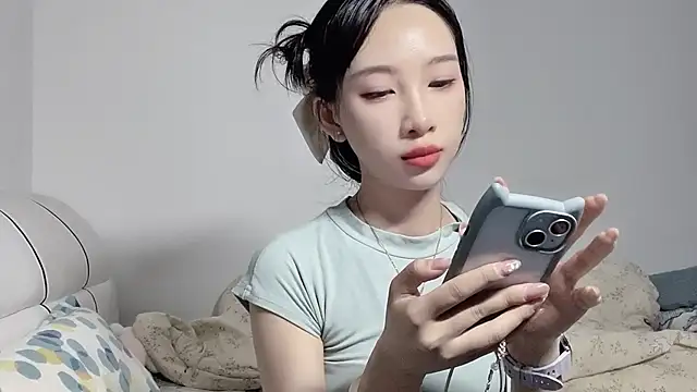 Lili-2 online show from June 30, 2026, 3:57 pm
