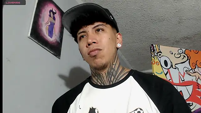 Nickhot0609 online show from March 19, 2025, 10:31 pm