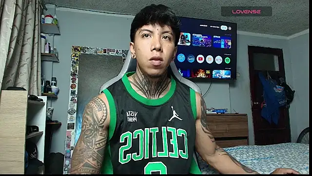 Snapshot of Nickhot0609 chatting on January 17, 2026, 1:10 am Nickhot0609 online show from January 17, 2026, 1:10 am