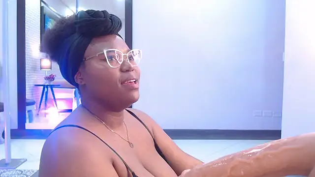 Snapshot of Makena_gh chatting on February 3, 2025, 4:04 am Makena gh online show from February 3, 2025, 4:04 am