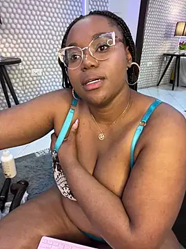 Snapshot of Makena_gh chatting on March 15, 2025, 7:20 am Makena gh online show from March 15, 2025, 7:20 am