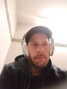 Snapshot of axelongshaft69 chatting on February 27, 2026, 3:23 pm axelongshaft69 online show from February 27, 2026, 3:23 pm