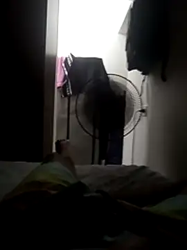 Snapshot of Malubrotudo chatting on February 18, 2026, 11:01 pm Malubrotudo online show from February 18, 2026, 11:01 pm