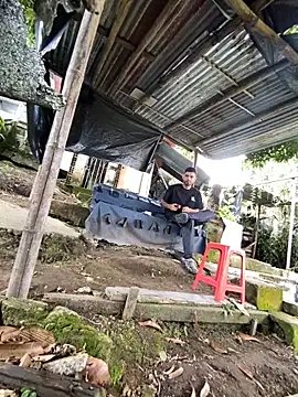 Jestebanano online show from April 28, 2026, 12:43 pm