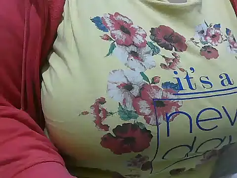 Snapshot of Queen_of_boobs01 chatting on December 29, 2024, 4:30 pm Queen of boobs01 online show from December 29, 2024, 4:30 pm