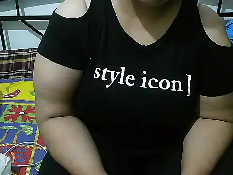 Snapshot of Queen_of_boobs01 chatting on January 19, 2025, 6:53 pm Queen of boobs01 online show from January 19, 2025, 6:53 pm