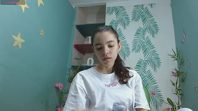 Mia-kalinfa online show from December 7, 2024, 12:56 pm