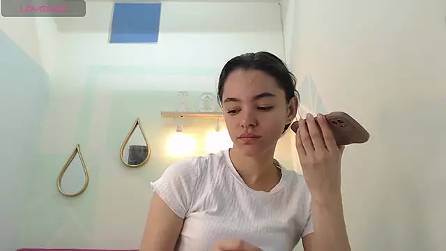 Mia-kalinfa online show from February 10, 2025, 1:01 pm