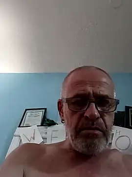 geilerschwanz64 online show from February 6, 2025, 6:24 pm