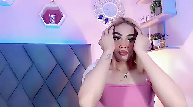 Snapshot of Hallyhott chatting on December 2, 2024, 12:29 pm Hallyhott online show from December 2, 2024, 12:29 pm