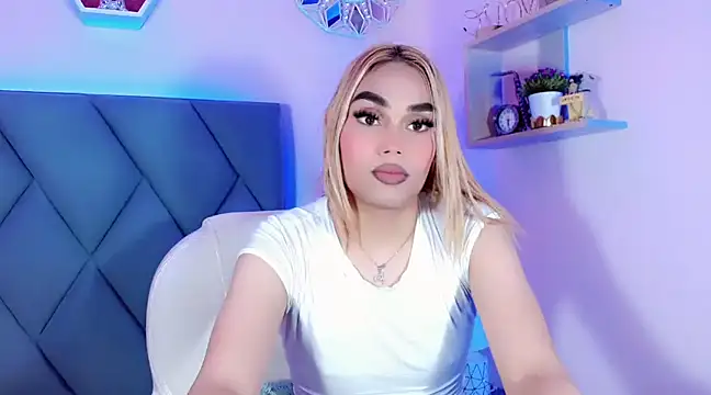 Snapshot of Hallyhott chatting on December 3, 2024, 6:49 pm Hallyhott online show from December 3, 2024, 6:49 pm