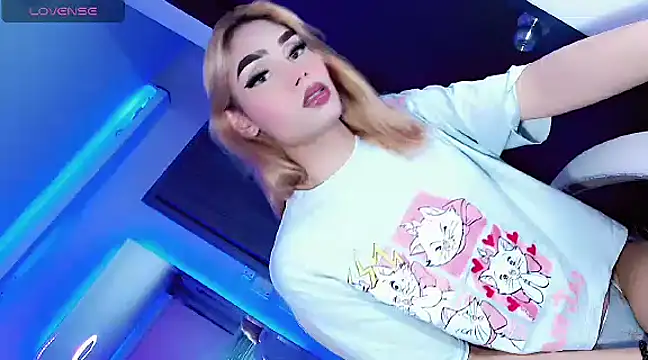 Snapshot of Hallyhott chatting on December 18, 2024, 5:59 am Hallyhott online show from December 18, 2024, 5:59 am