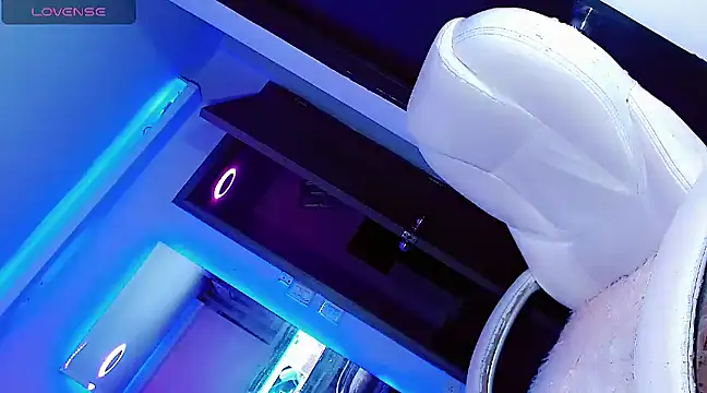 Snapshot of Hallyhott chatting on December 18, 2024, 9:14 am Hallyhott online show from December 18, 2024, 9:14 am