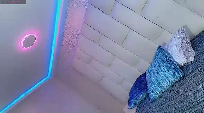 Snapshot of Hallyhott chatting on February 25, 2025, 7:42 am Hallyhott online show from February 25, 2025, 7:42 am