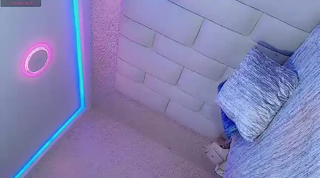 Snapshot of Hallyhott chatting on February 26, 2025, 10:26 am Hallyhott online show from February 26, 2025, 10:26 am