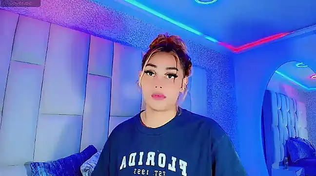 Snapshot of Hallyhott chatting on March 10, 2025, 7:53 am Hallyhott online show from March 10, 2025, 7:53 am