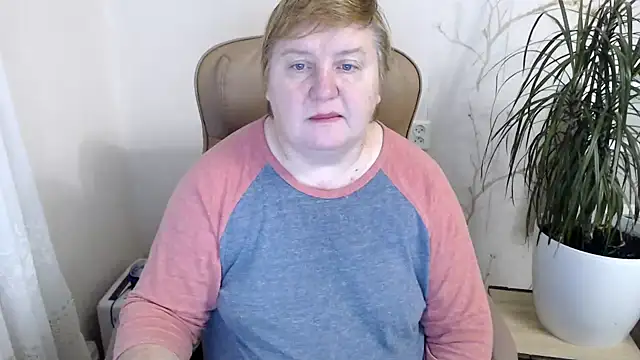 Snapshot of Limonka-Fire chatting on December 4, 2024, 7:28 am Limonka-Fire online show from December 4, 2024, 7:28 am
