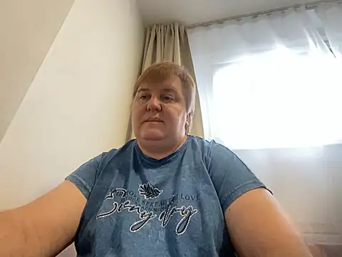 Snapshot of Limonka-Fire chatting on February 7, 2025, 12:28 pm Limonka-Fire online show from February 7, 2025, 12:28 pm