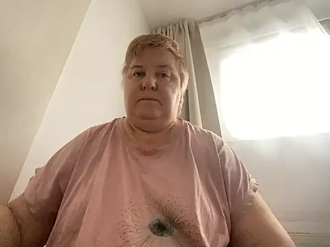 Snapshot of Limonka-Fire chatting on February 8, 2025, 9:24 am Limonka-Fire online show from February 8, 2025, 9:24 am