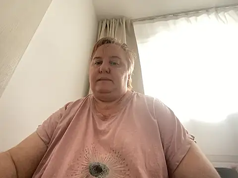 Snapshot of Limonka-Fire chatting on February 8, 2025, 12:28 pm Limonka-Fire online show from February 8, 2025, 12:28 pm