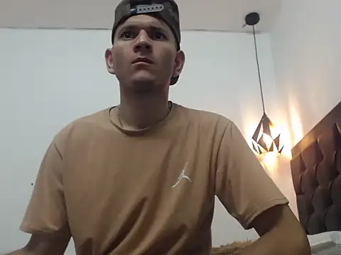 Latin Boy24 online show from October 4, 2025, 1:09 pm