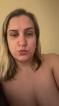 Snapshot of Bia_sexynovaes chatting on December 14, 2025, 11:31 pm Bia sexynovaes online show from December 14, 2025, 11:31 pm