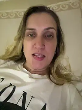 Snapshot of Bia_sexynovaes chatting on April 2, 2026, 2:31 am Bia sexynovaes online show from April 2, 2026, 2:31 am