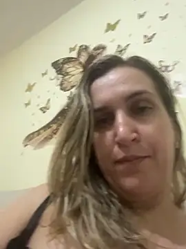 Snapshot of Bia_sexynovaes chatting on May 25, 2026, 12:16 am Bia sexynovaes online show from May 25, 2026, 12:16 am