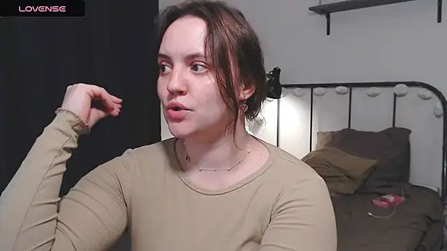 Lella Ryann  online show from June 7, 2026, 9:18 pm