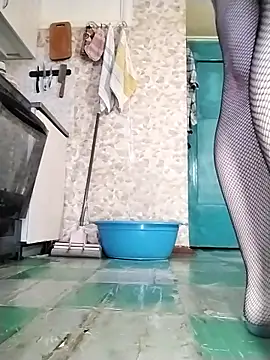 Snapshot of Holly-69 chatting on March 6, 2026, 9:28 am Holly-69 online show from March 6, 2026, 9:28 am