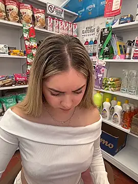 imlindapink online show from February 4, 2026, 4:24 pm