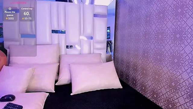 Valery Foxx  online show from December 18, 2024, 11:56 am