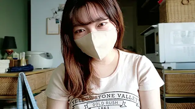 Snapshot of _Yui_ chatting on September 25, 2025, 7:23 am  Yui  online show from September 25, 2025, 7:23 am