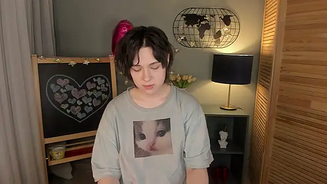 fiamoory online show from March 23, 2025, 4:49 am