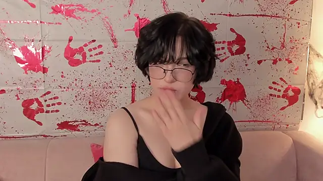 fiamoory online show from October 19, 2025, 1:17 am