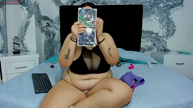 JulietaKane online show from October 28, 2025, 5:00 am