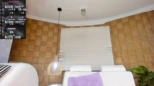 Snapshot of TOWERS21_ chatting on January 18, 2025, 11:22 pm TOWERS21 online show from January 18, 2025, 11:22 pm